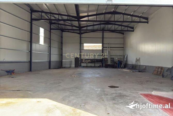 Ambiente Commerciale in Affitto 3+1 a Tirana - 2,500 Euro