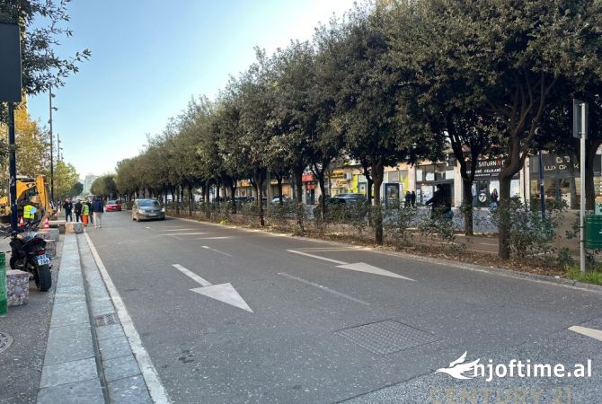 Ambiente Commerciale in Affitto 1+1 a Tirana - 26,500 Euro