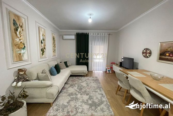 Shtepi me qera Apartament ne Vlore, 2+1, Mobilimi E mobiluar, Pagesa 450  Euro.