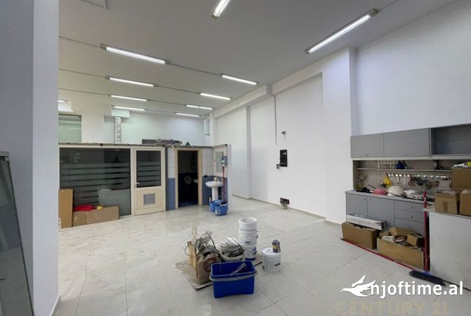 Ambiente Commerciale in Vendita 1+1 a Tirana - 750,000 Euro