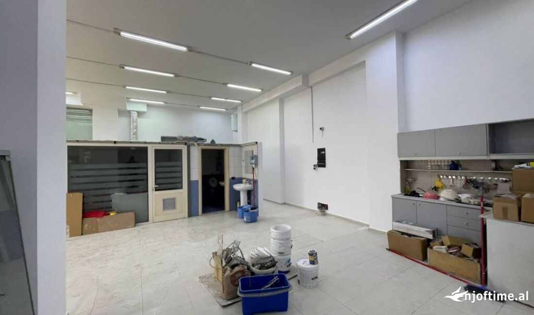 Hapsire komerciale per shitje prane Kompleksit Delijorgji! 