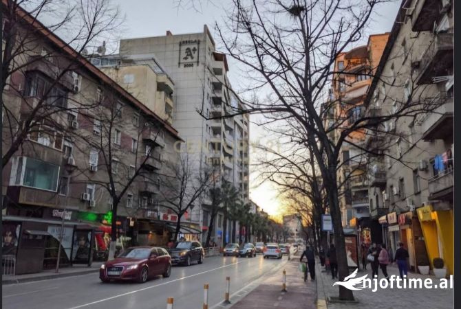 Ambiente Commerciale in Affitto 1+1 a Tirana - 3,500 Euro
