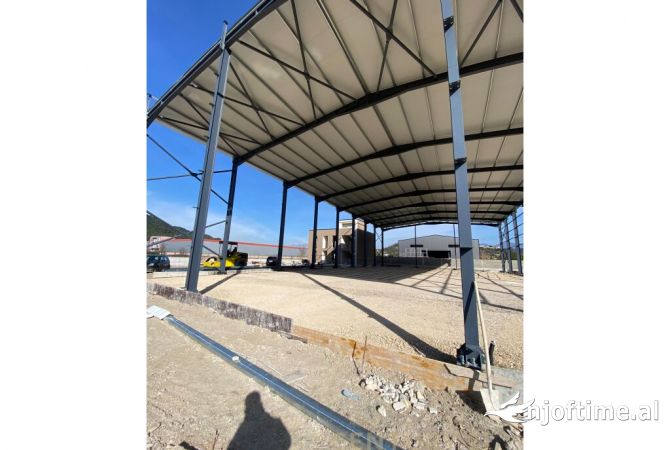 Ambiente Commerciale in Affitto 4+1 a Tirana - 7,500 Euro