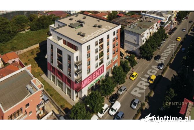 Ambiente Commerciale in Affitto 3+1 a Tirana - 2,600 Euro