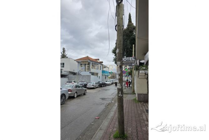 Ambiente Commerciale in Affitto 1+1 a Tirana - 1,400 Euro