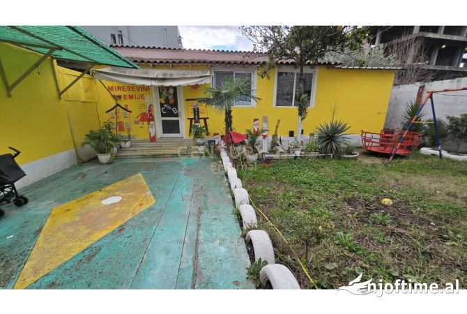 Ambiente Commerciale in Affitto 1+1 a Tirana - 1,400 Euro