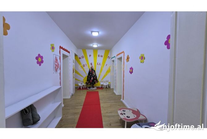 Ambiente Commerciale in Affitto 1+1 a Tirana - 1,400 Euro