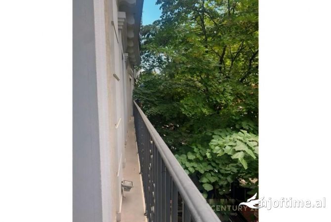 Ambiente Commerciale in Affitto 3+1 a Tirana - 3,100 Euro