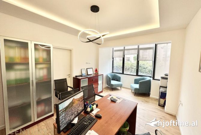 Ambiente Commerciale in Affitto 1+1 a Tirana - 999 Euro