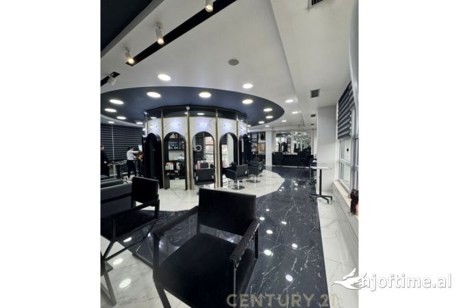 Ambiente Commerciale in Vendita 1+1 a Tirana - 370,000 Euro