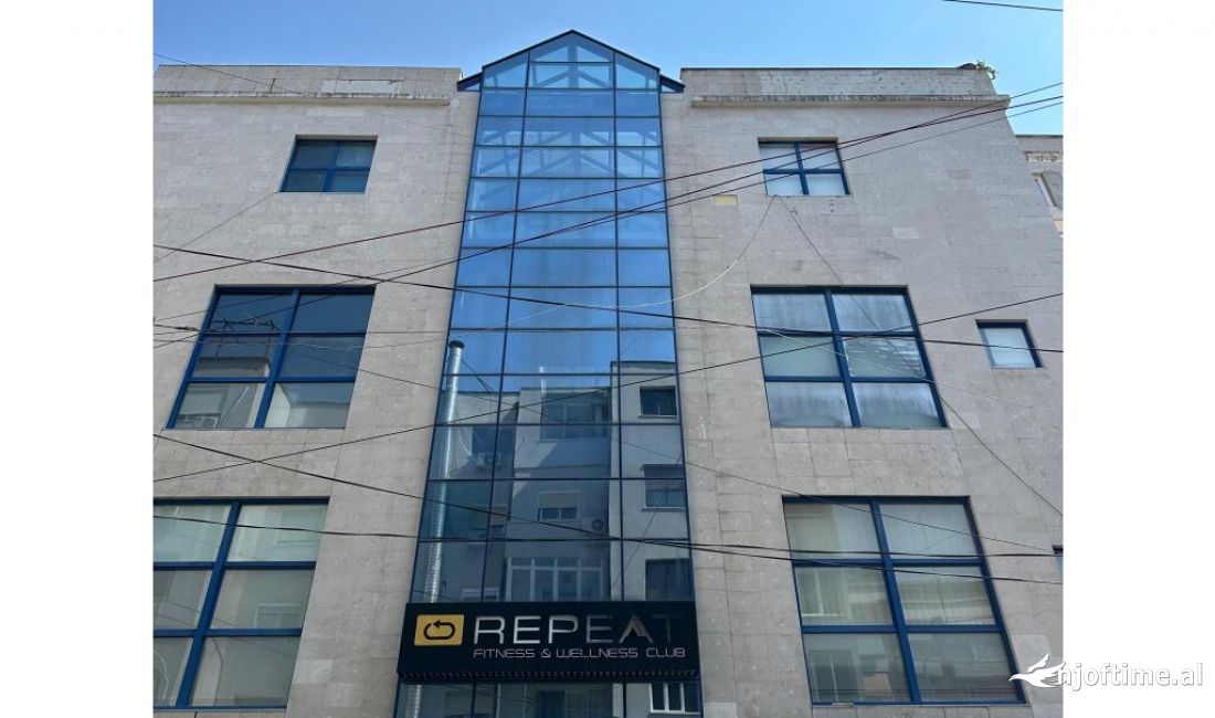 OKAZION! Ambient Komercial per Shitje tek Qendra Tregtare Olympia, Sheshi Willson 140,000 Euro