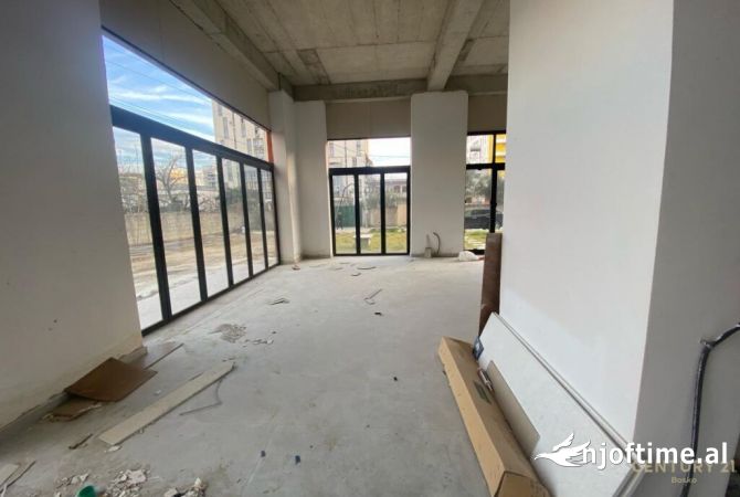 Business Property in Sale 3+1 in Tirana - 1,200 Euro