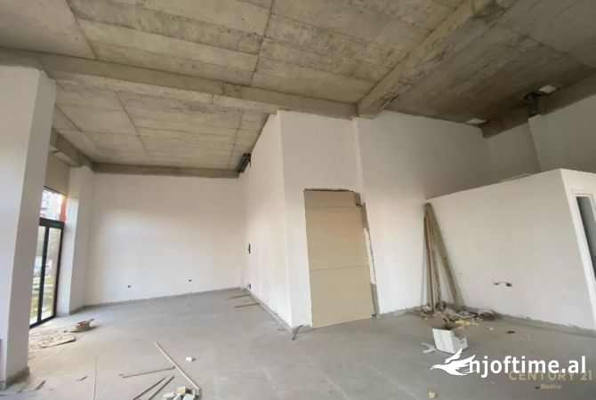 Business Property in Sale 3+1 in Tirana - 1,200 Euro