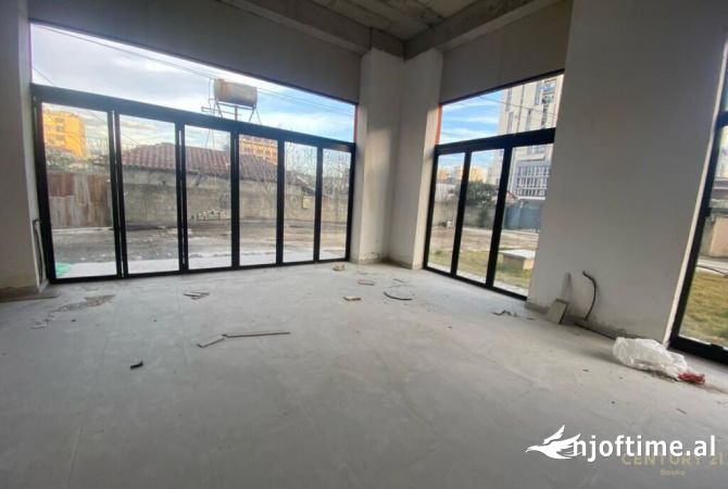 Business Property in Sale 3+1 in Tirana - 1,200 Euro