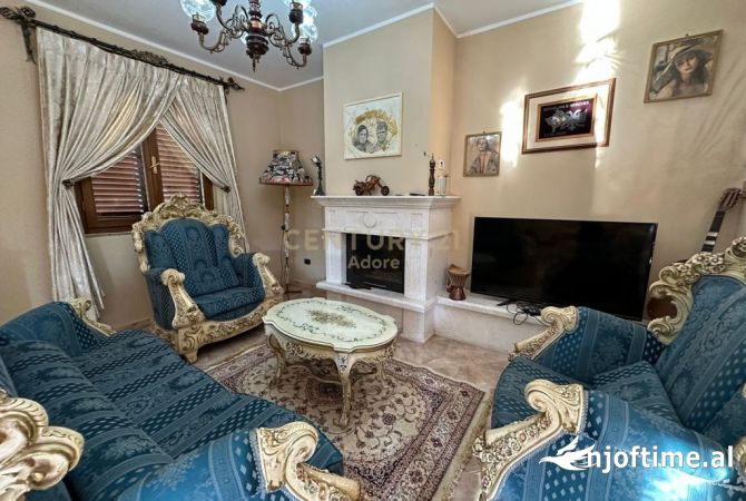 Shtepi me qera Vila Luksoze ne Tirane, 4+1, Mobilimi E mobiluar, Pagesa 800  Euro.