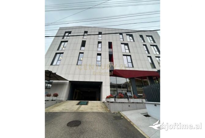 Jepet me qira Ambient Biznesi open space 3,000 Euro /Muaj