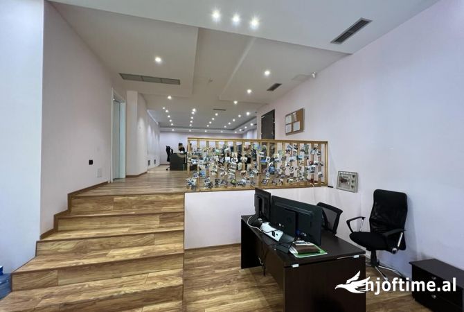 Ambiente Commerciale in Affitto 3+1 a Tirana - 3,000 Euro