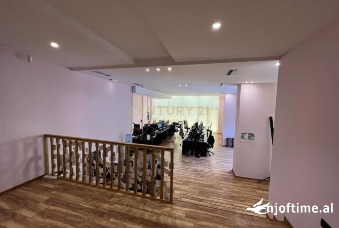 Ambiente Commerciale in Affitto 3+1 a Tirana - 3,000 Euro