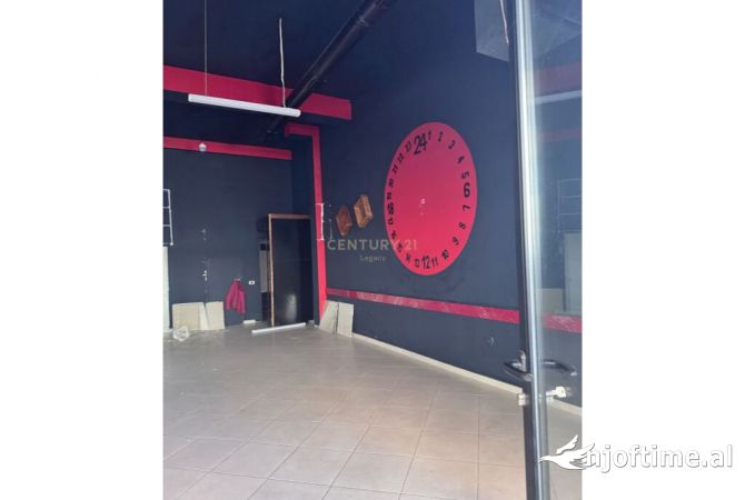 Ambiente Commerciale in Affitto 1+1 a Tirana - 1,000 Euro