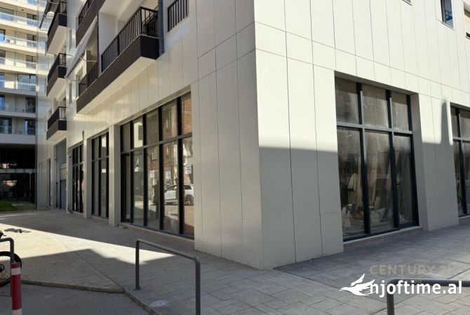 Ambiente Commerciale in Vendita 1+1 a Tirana - 375,000 Euro