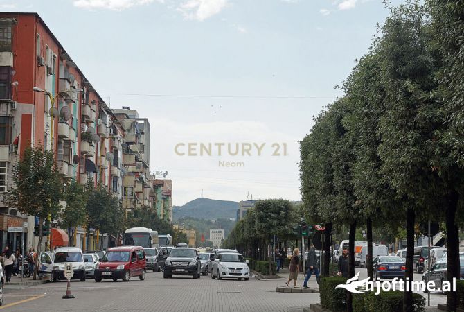 Ambiente Commerciale in Vendita 1+1 a Tirana - 970,000 Euro