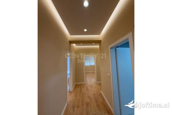 Ambiente Commerciale in Affitto 1+1 a Tirana - 650 Euro