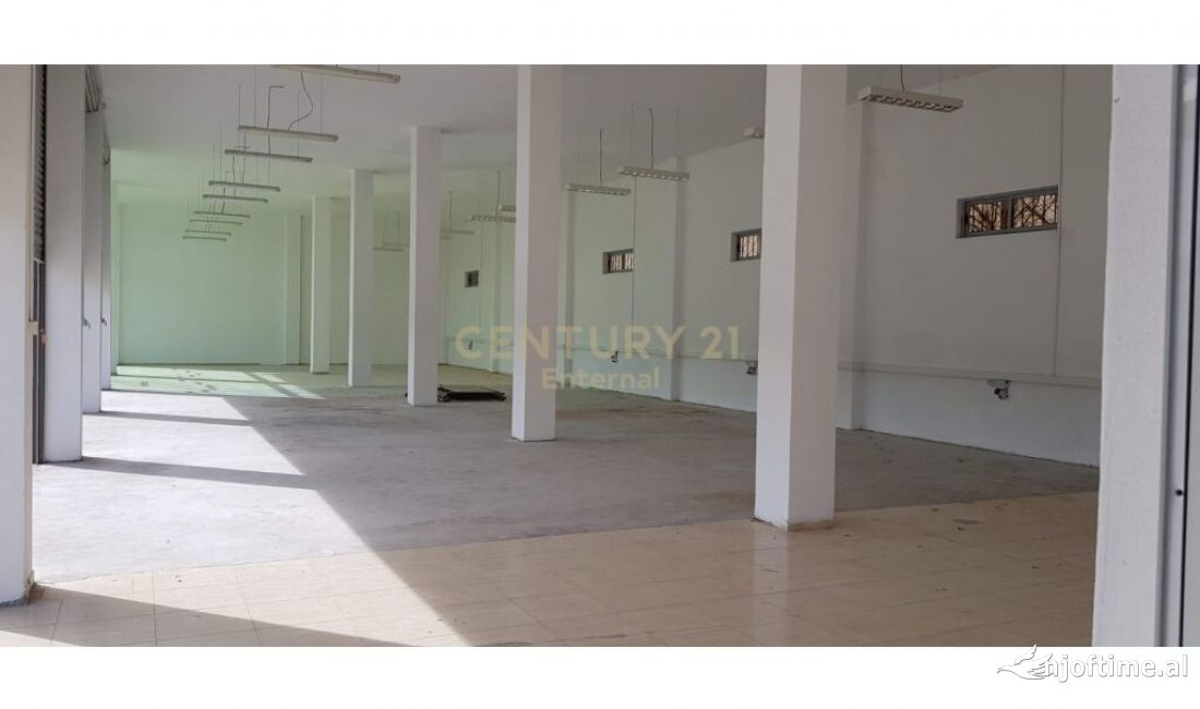 KAPANON NE SHITJE NE AUTOSTRADEN TIRANE-DURRES 