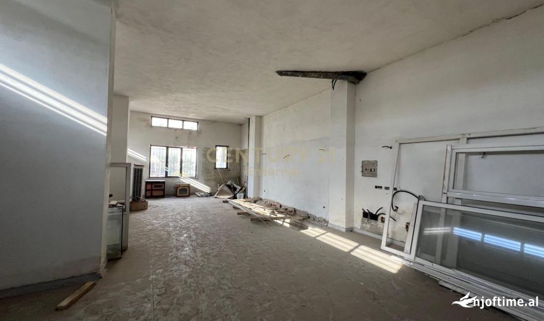 Prone Komerciale Ne Shitje te Treshi Ura e Kamzes