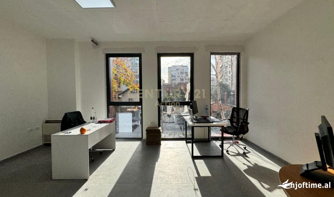 Shitet njesi,Galeria Roma!