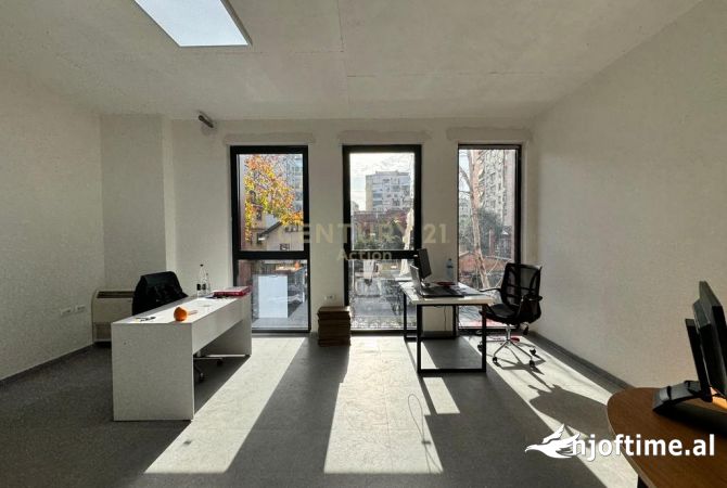 Ambient biznesi ne shitje 1+1 ne Tirane - 365,000 Euro