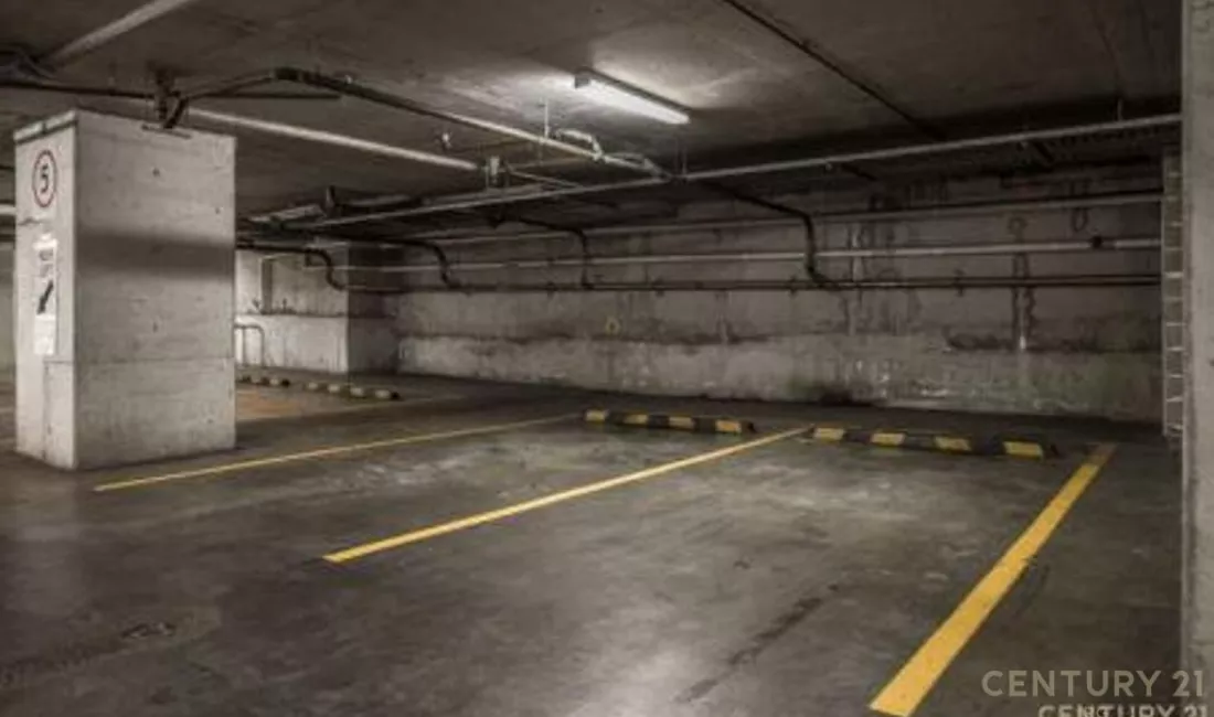 Shitet Magazine/ Ambient ne Katin 0 ne Rrugen Rrapo Hekali, Tirane350,000 Euro