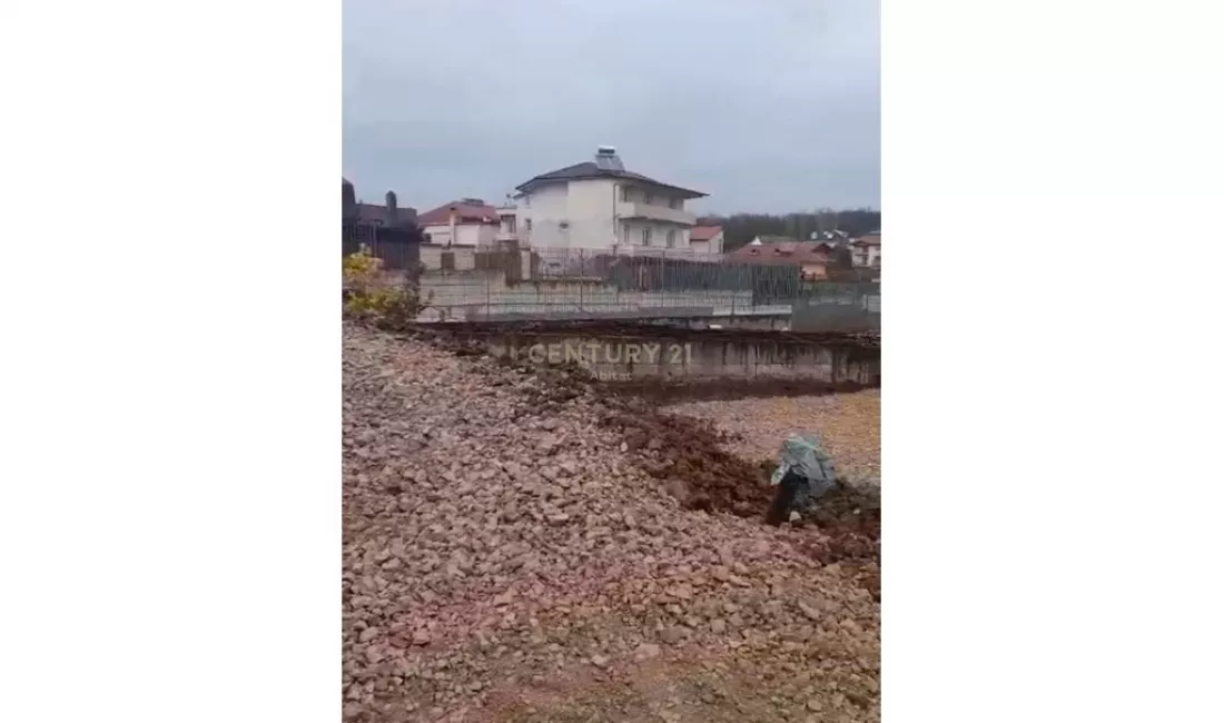 Toke Per Shitje ne zonen e Saukut te Vjeter 