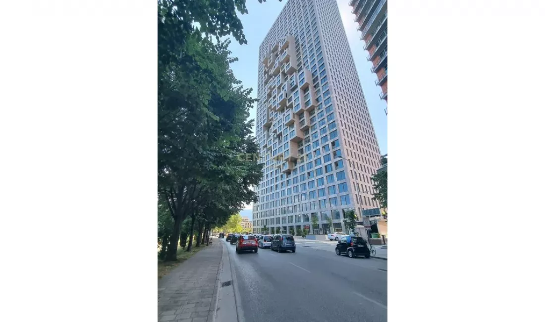 AMBIENT KOMERCIAL ME QIRA, KATI 0 BUZE RRUGE KRYESORE, DOWNTOWN