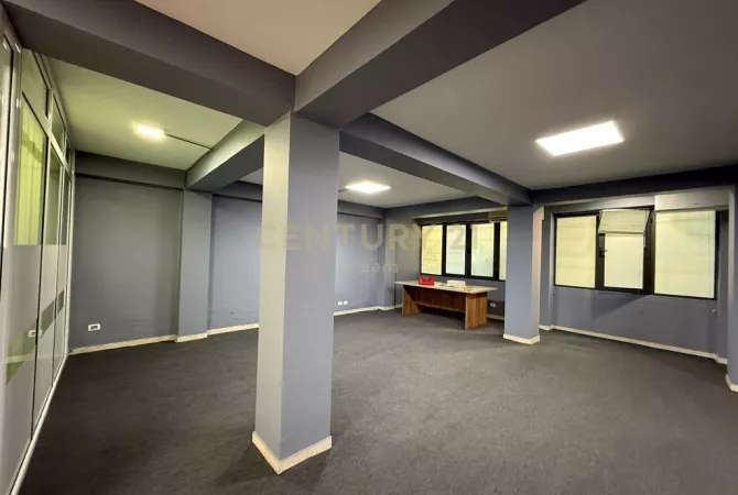 Business Property for Rent 1+1 in Tirana - 850 Euro