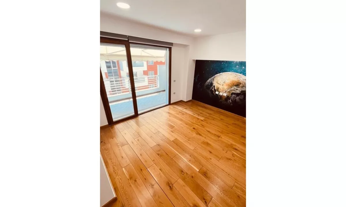 ZYRE ME QERA TE HILTON, PRANE DELIJORGJIT! 