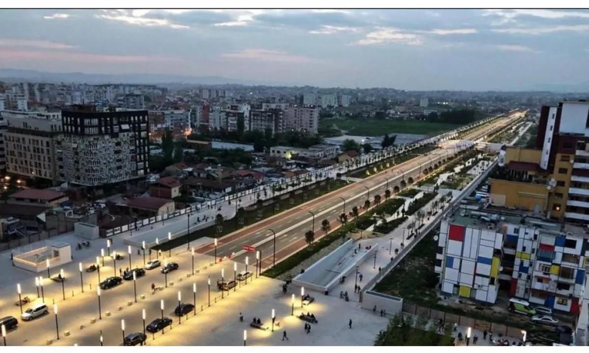 Ambient Komercial me Qira – Bulevardi i Ri 