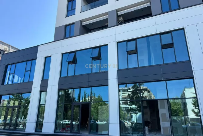 Business Property for Rent 1+1 in Vlora - 10,000 Euro