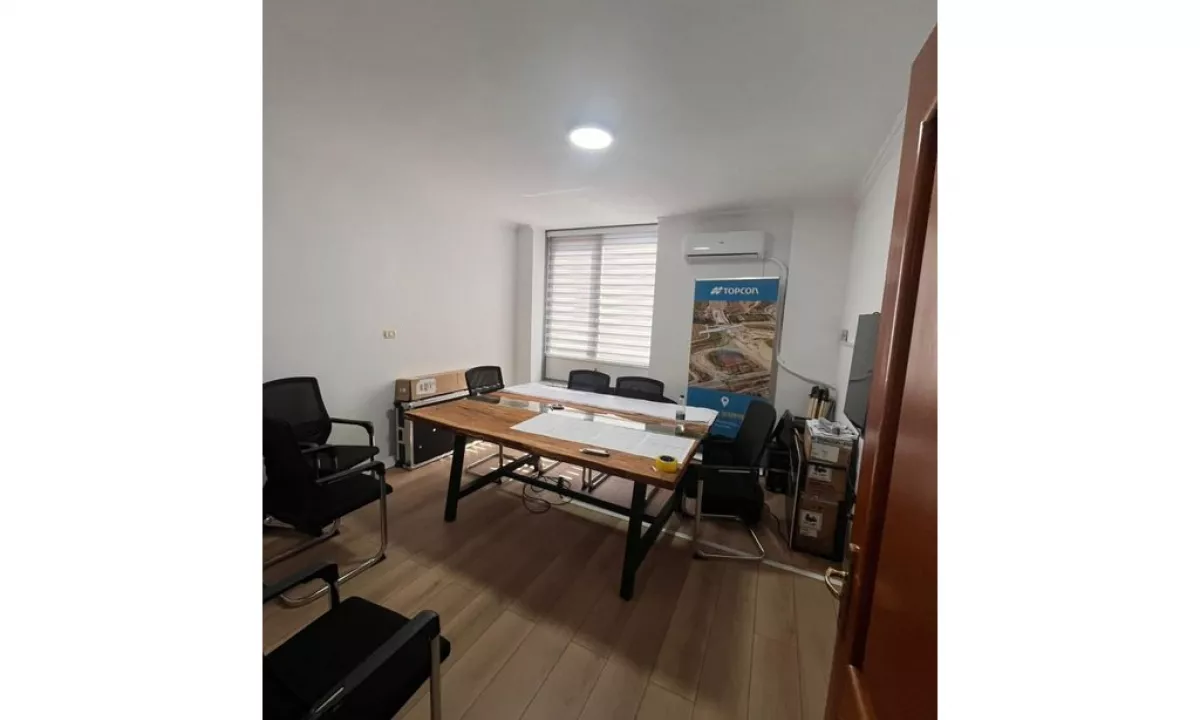 Zyra me qira ne Qender, perballe Parlamentit!! 