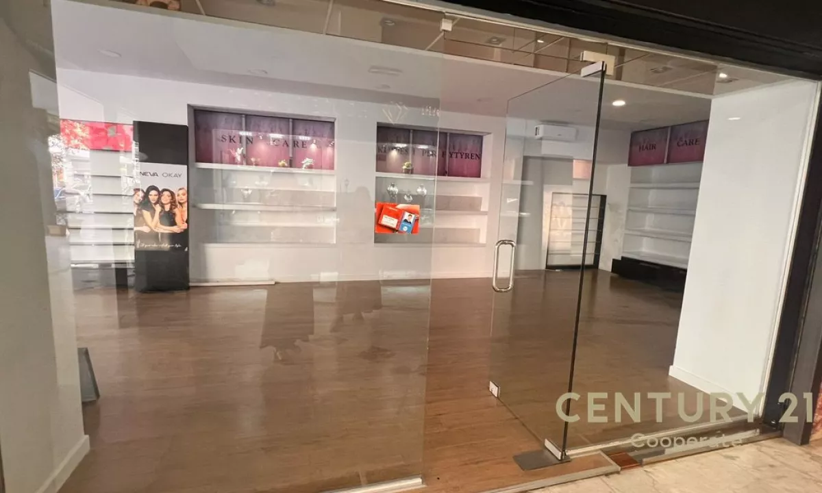 JAPIM ME QIRA AMBIENT KOMERCIAL PRANE PLAZES. 