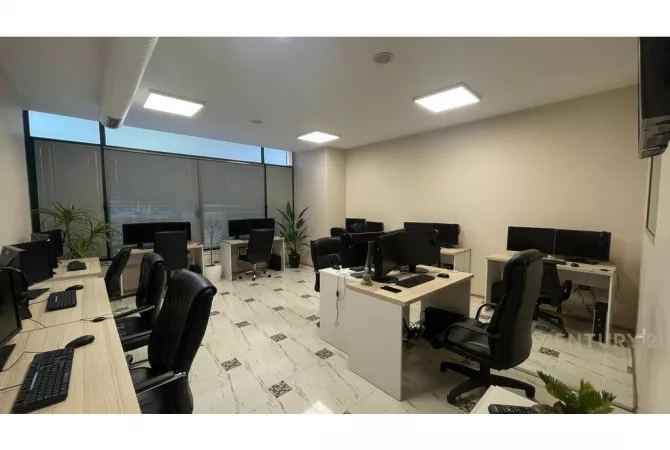 Jepet me qira zyrë pranë stadiumit Air Albania!2,350 € /Muaj