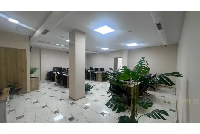 Business Property for Rent 3+1 in Tirana - 2,350 Euro