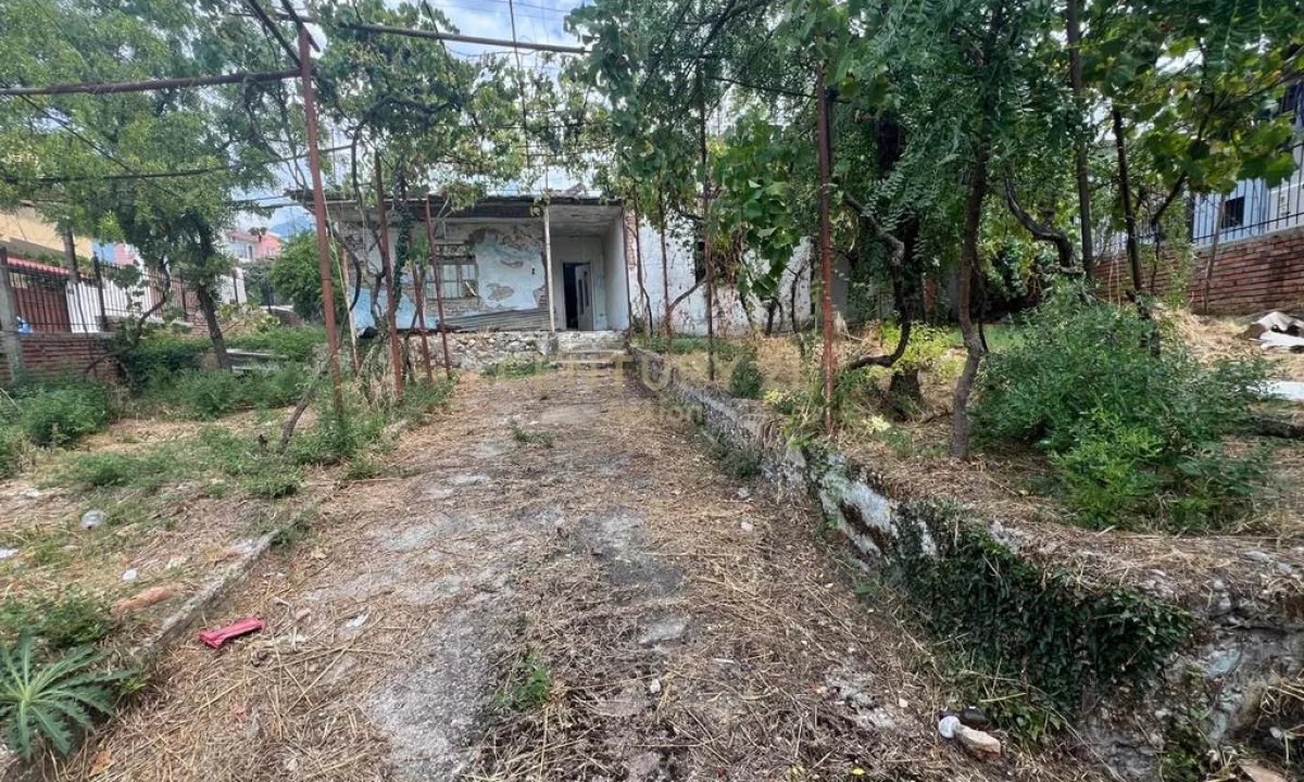 SHITET TOKE DHE SHTEPI PRIVATE NE SHKOZE!