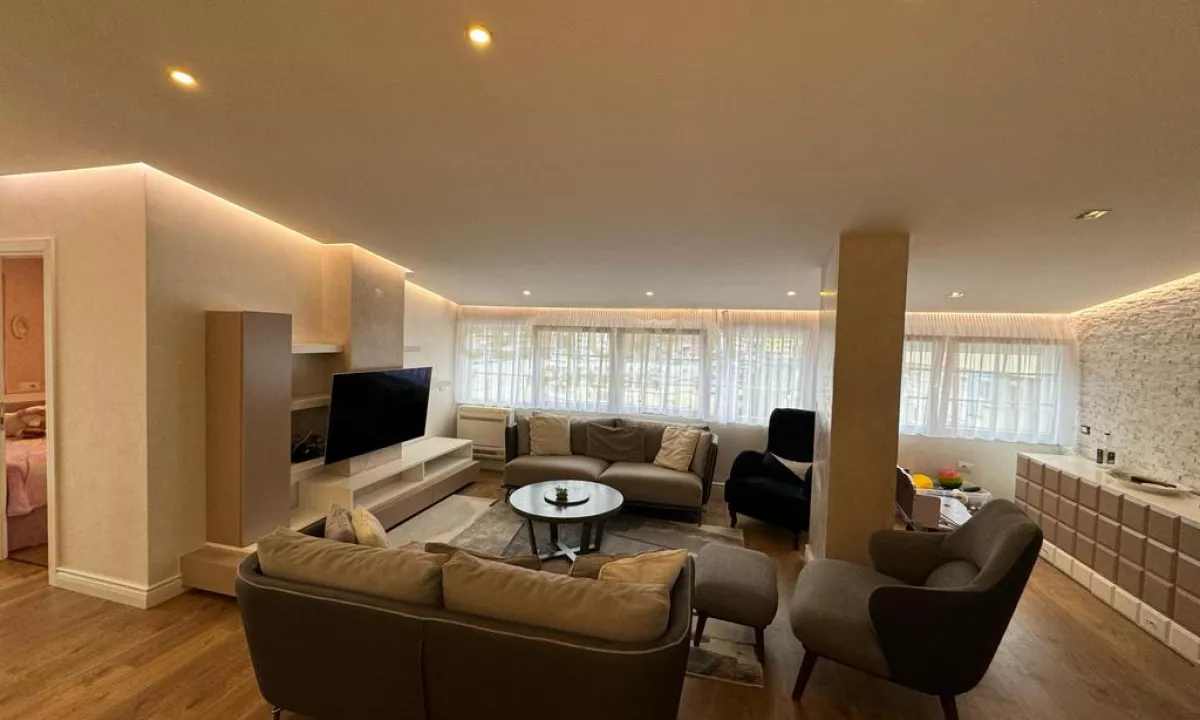 Shtepi me qera Apartament ne Tirane, 3+1, Mobilimi E mobiluar, Pagesa 800  Euro.