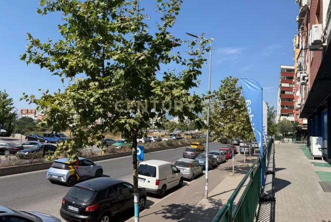 SHITET NJESI KOMERCIAL 233M2 NE BULEVARDIN MIGJENI, YZBERISH 