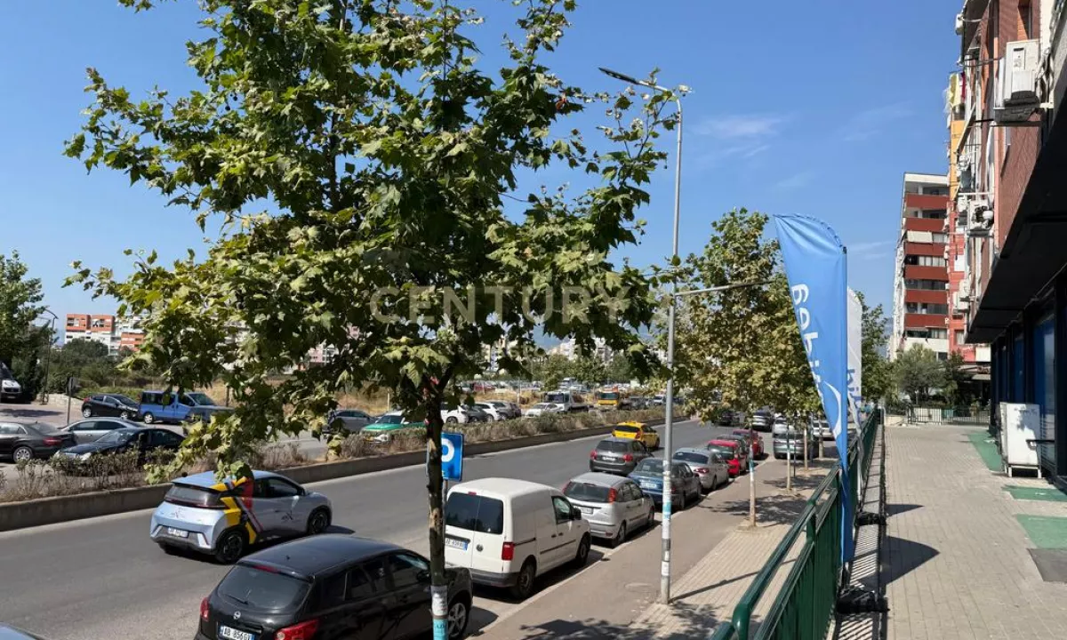 SHITET NJESI KOMERCIAL 233M2 NE BULEVARDIN MIGJENI, YZBERISH 