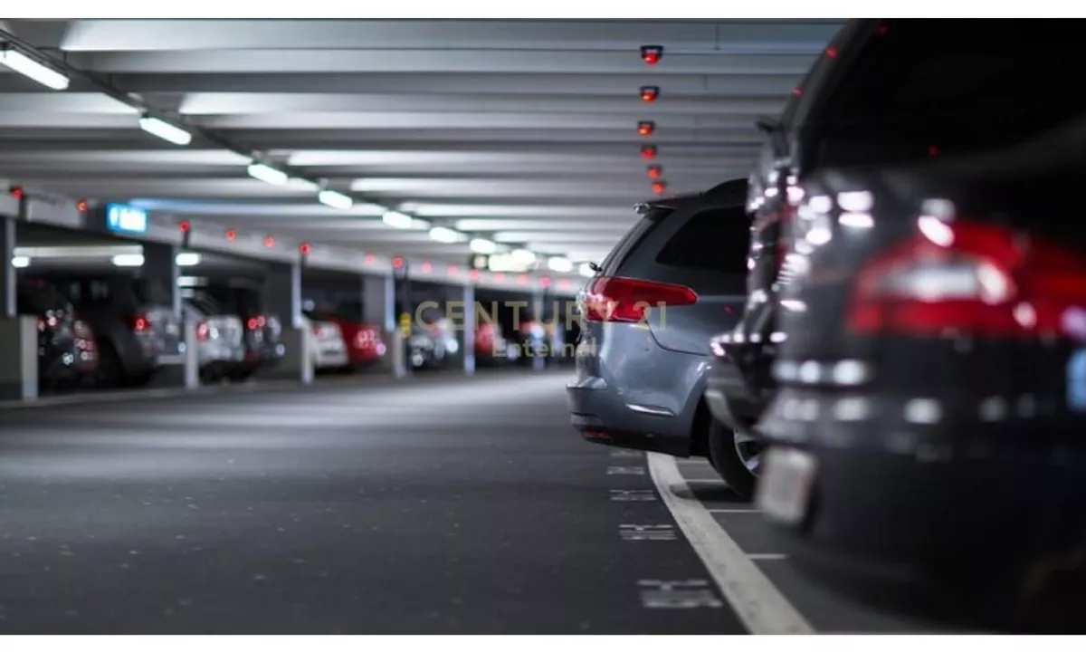 Jepen me qera poste parkimi ne Vasil Shanto 