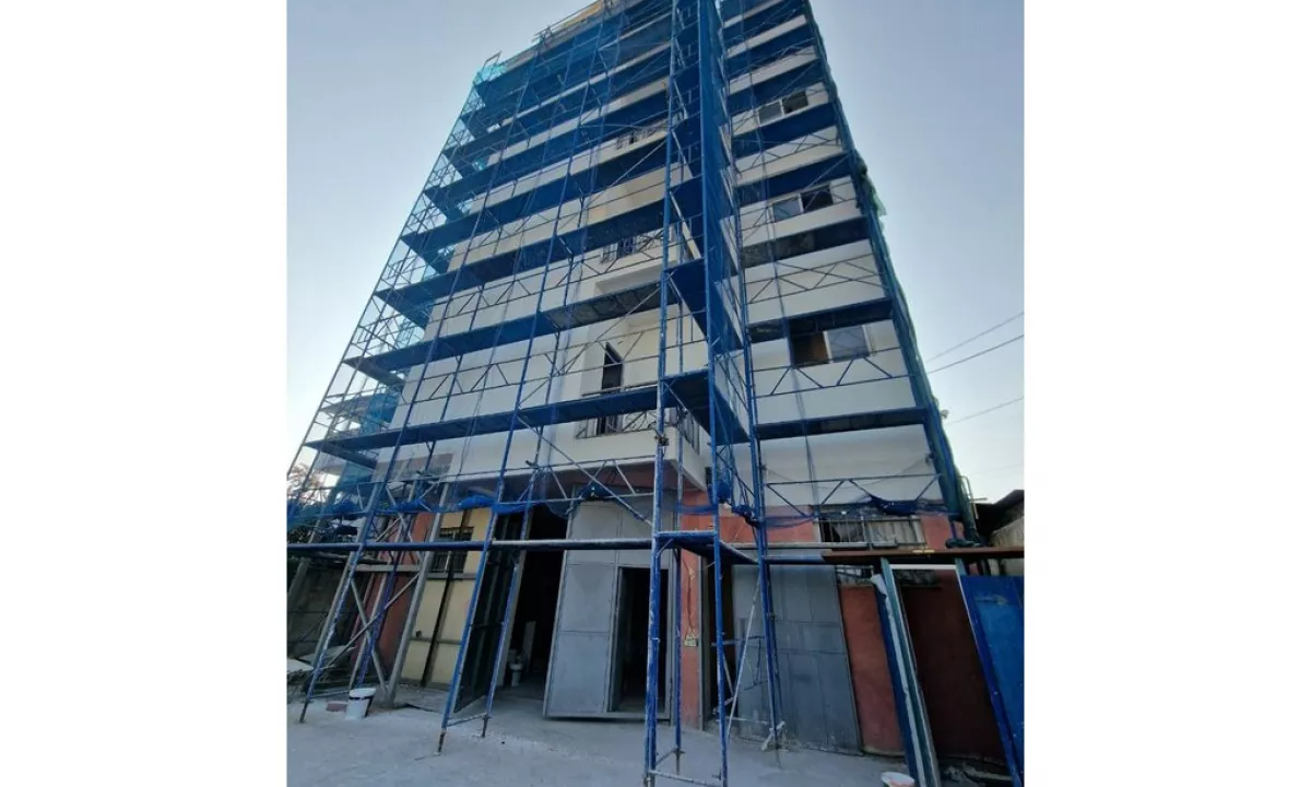 Godine Multifunksionale 5-Kateshe per Shitje ne Sauk