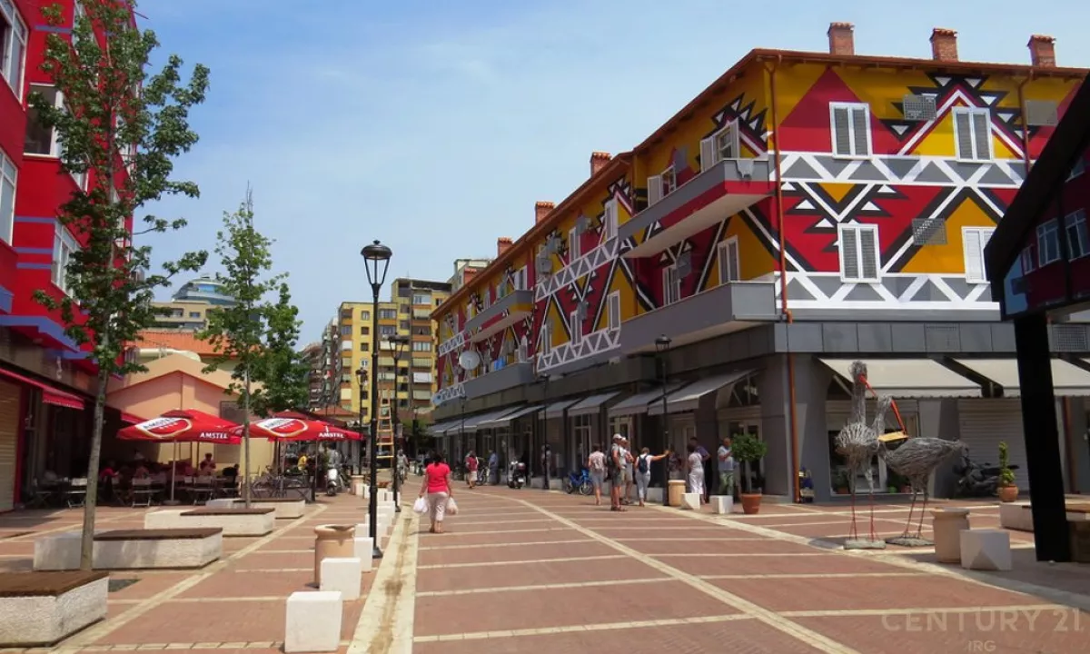 TRUALL +NDERTESE PER SHITJE TEK PAZARI I RI! 1