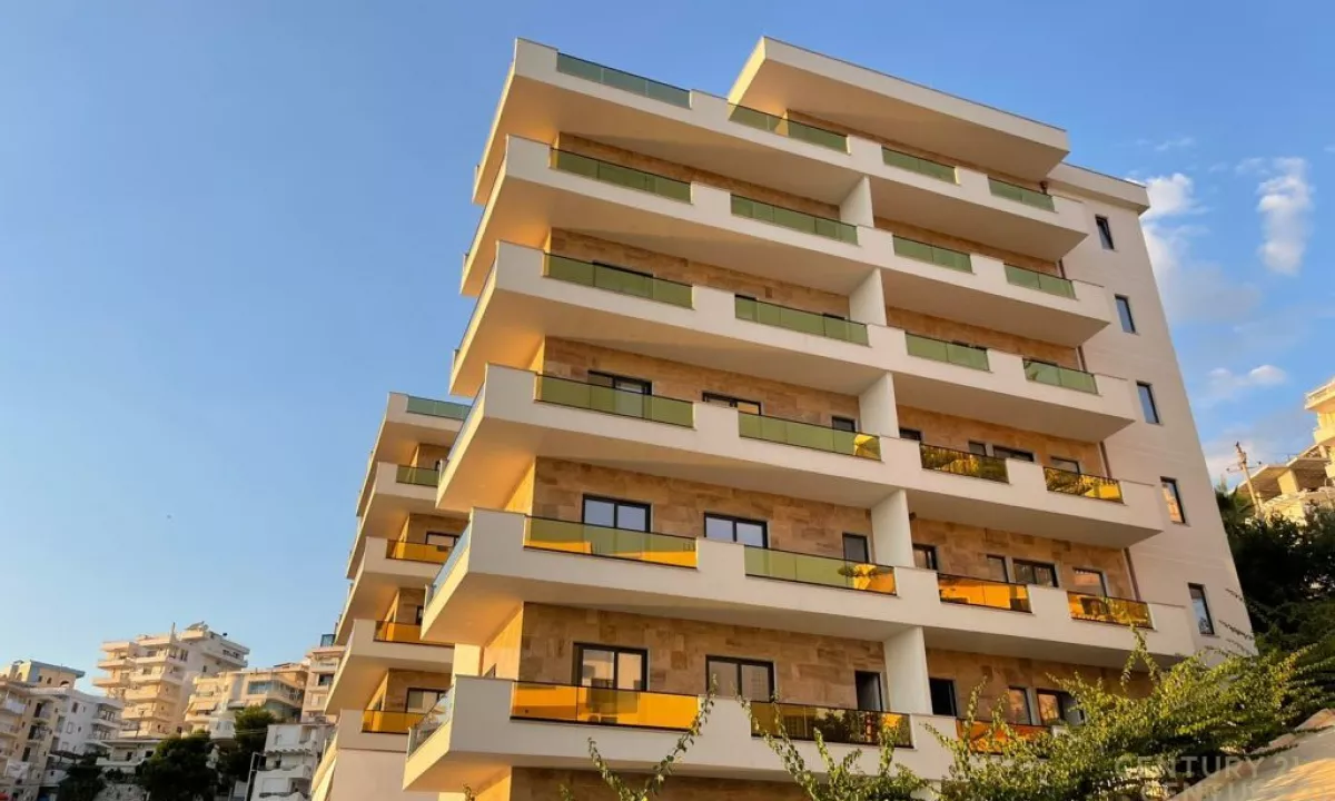 Shtepi ne shitje Apartament ne Sarande, 2+1, Mobilimi Bosh, pa mobiluar, Pagesa 250,000  Euro.