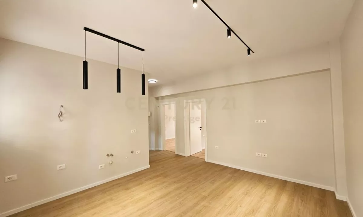 AMBIENT ZYRE ME QIRA, QENDER TEK PAZARI I RI MBI NEPTUN